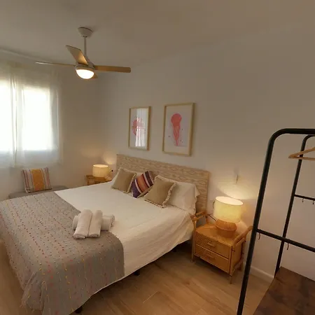 Preciosa Independiente 100metros Playa 10personas, Free Parking, Fully Renovated Now Holiday home